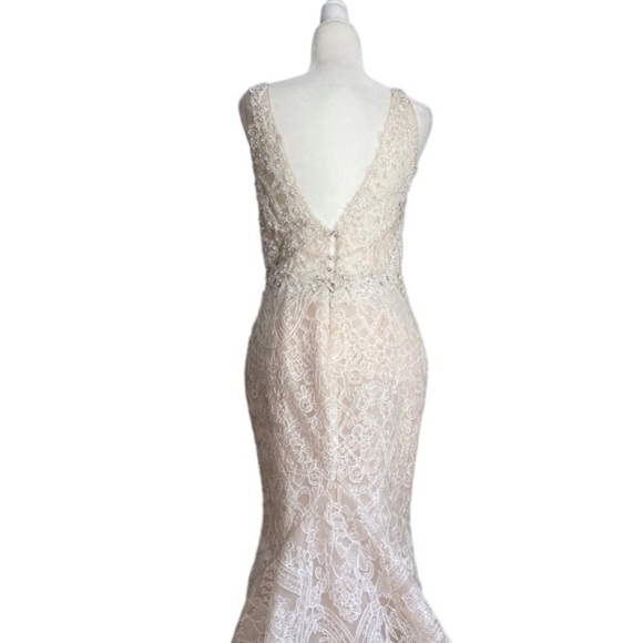Badgley Mischka Cindy Bridal Wedding Gown - Picture 5 of 16